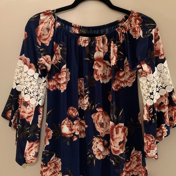 women’s floral tunic - Picture 2 of 3
